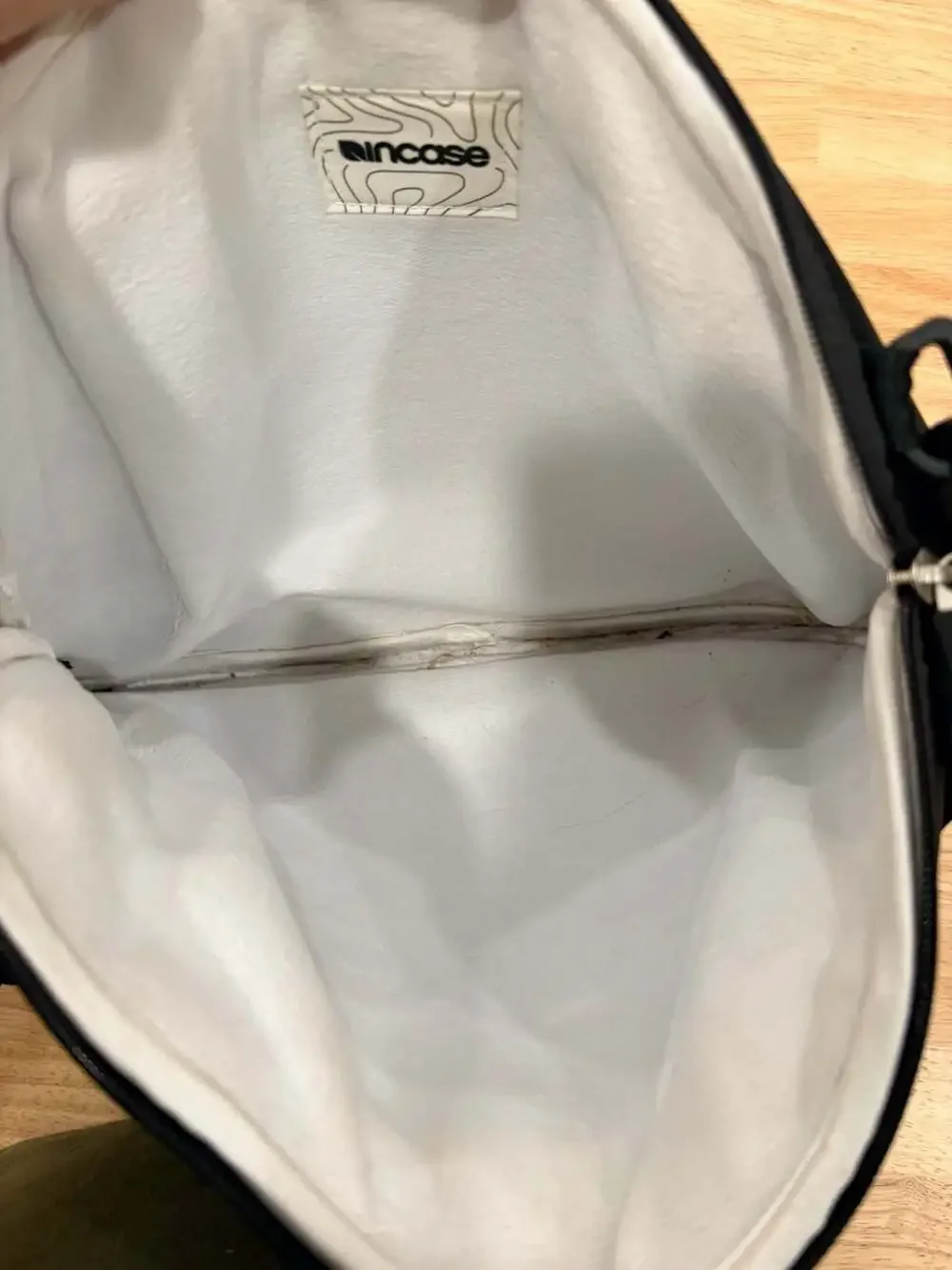 Incase Neoprene Laptop Slimcase Briefcase with Shoulder Strap